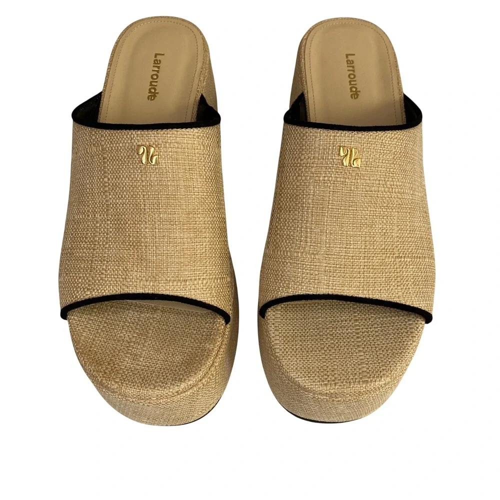 Larroude NEW Charli Mule Platform Natural Raffia Black Trim Gold Logo Womens 8.5